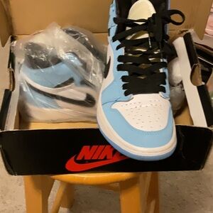 Nike Boys Size 7 High Top Shoes